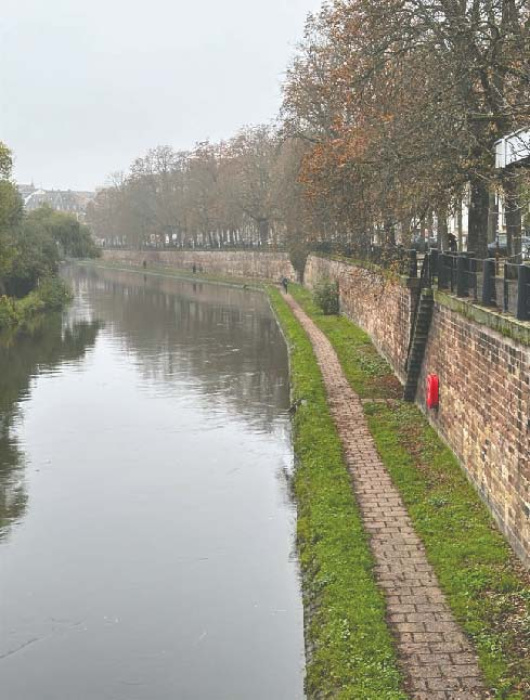 Strasbourg canal scene
