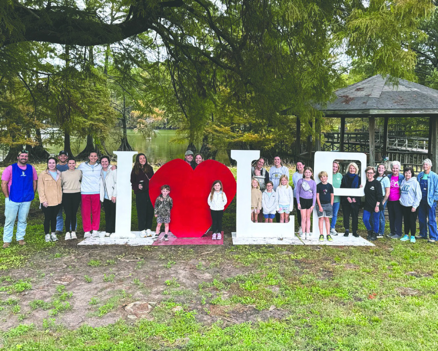 The Lake Providence Junior Auxiliary and Doorway to Louisiana teamed up for Make A Difference Day. The group of volunteers spent Saturday morning picking up trash all around downtown, beginning at the new public art installation at Grant's Canal Park. Loving LP means helping to clean it up and keep it beautiful.