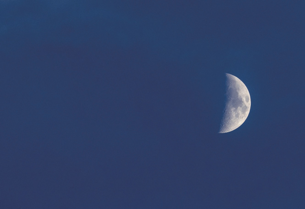 La luna! La bella luna!! If you happened to be outside over the weekend on a clear early evening, you might have caught a glimpse of the moon over Lake Providence, right before sunset. LAURA ARVIN